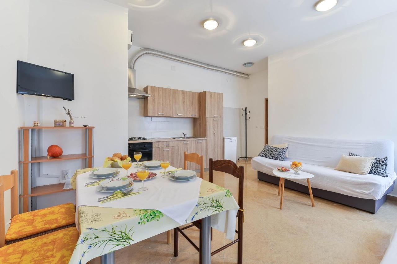 Apartments Lavanda Турань Экстерьер фото